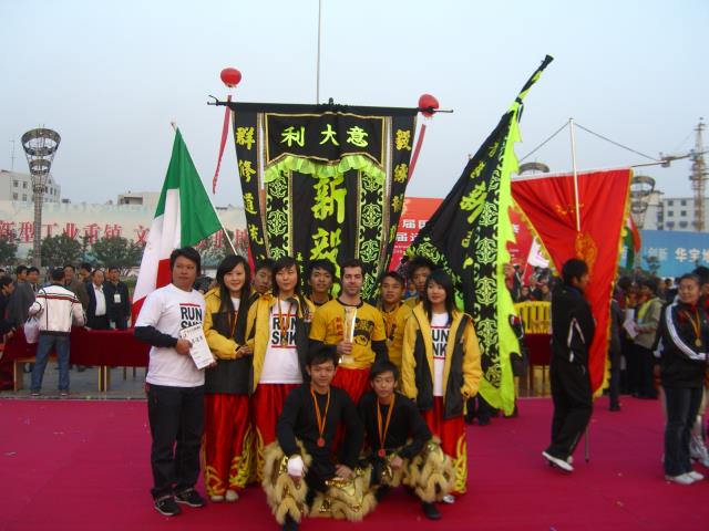 22761971_stemma_italia_in_cina.JPG - Click to close this window